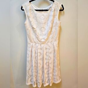 White Lace Sleeveless Dress